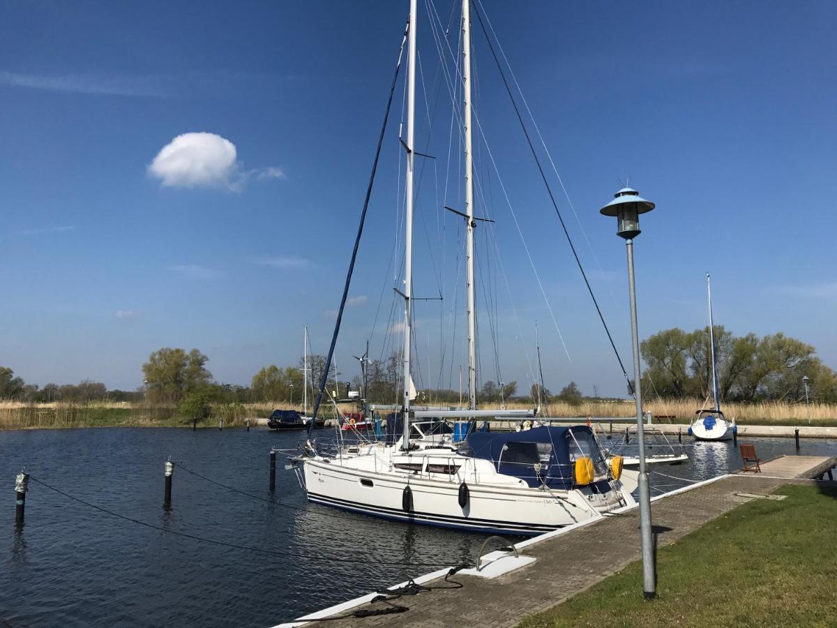 Blick Auf Yachthafen An Der Ostsee Ueckermünde Esterno foto