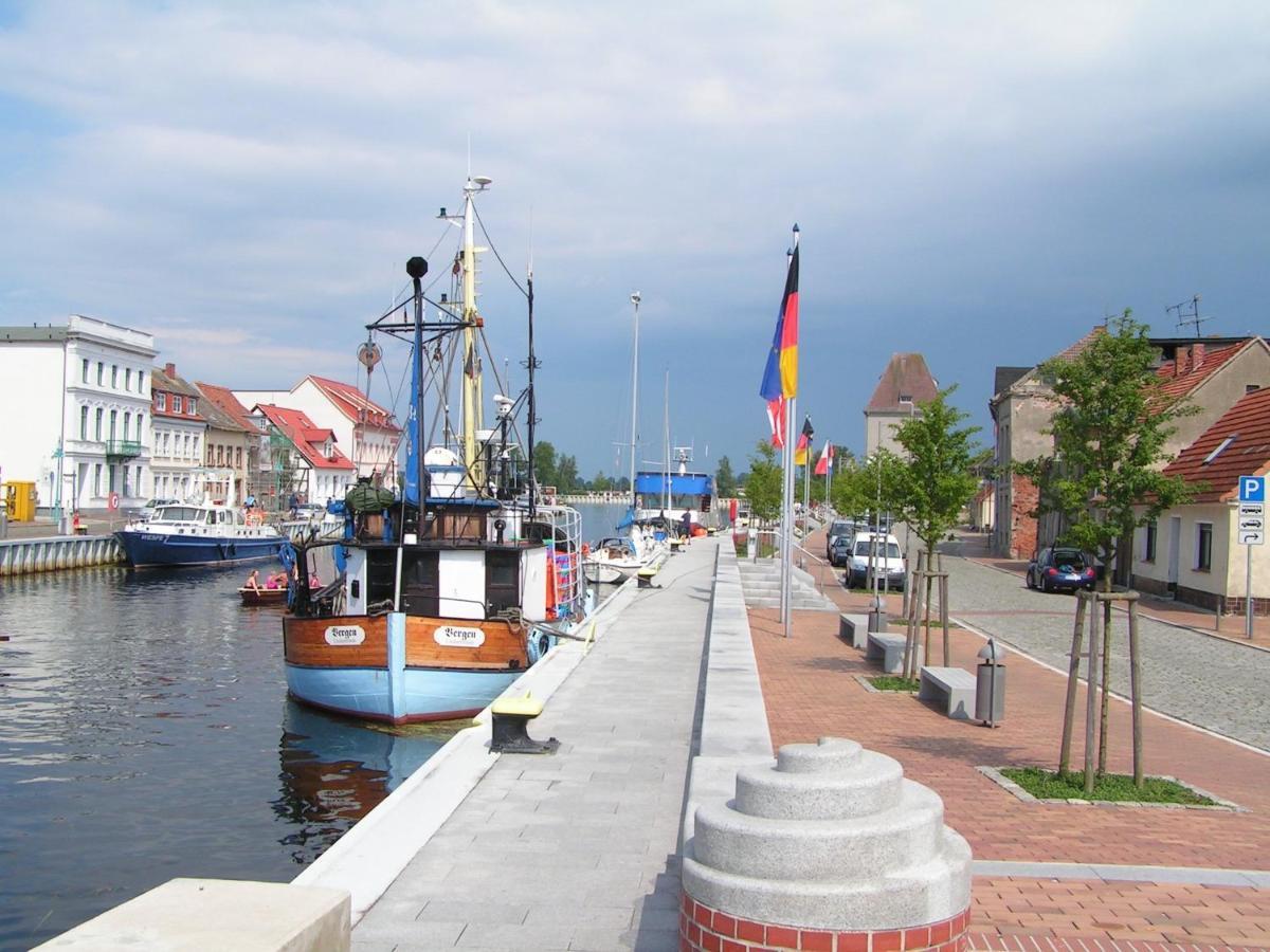 Blick Auf Yachthafen An Der Ostsee Ueckermünde Esterno foto